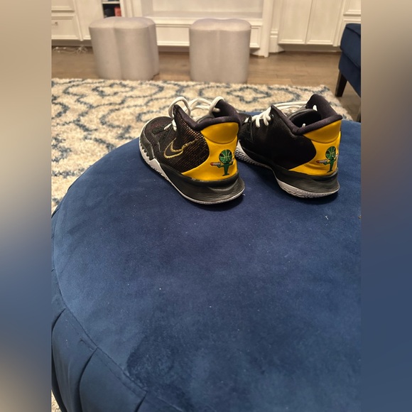 Nike Kyrie 7 VII Roswell Rayguns Black / University Gold CT4080-001 GS Size 4Y - Picture 2 of 4